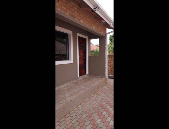 1 BEDROOM PROPERTY TO RENT IN BOKSBURG WEST